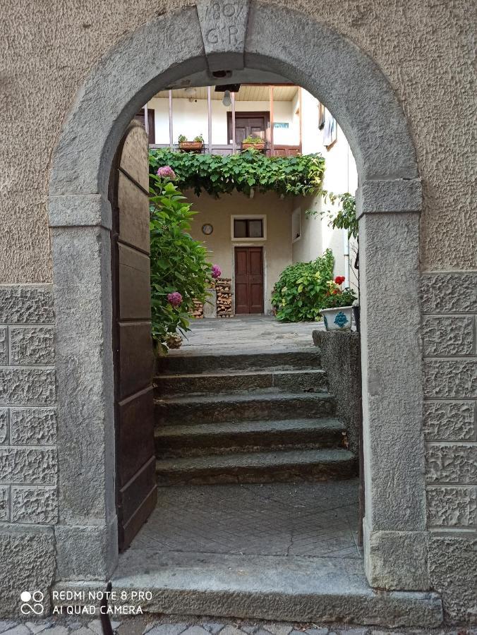 Casa Olmi Hotel Castiglione dʼIntelvi Exterior foto